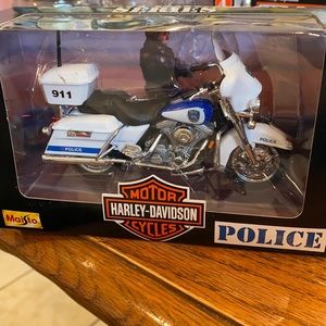 Harley-Davidson Law Enforcement Series Milwaukee Police dept diecast 1:18